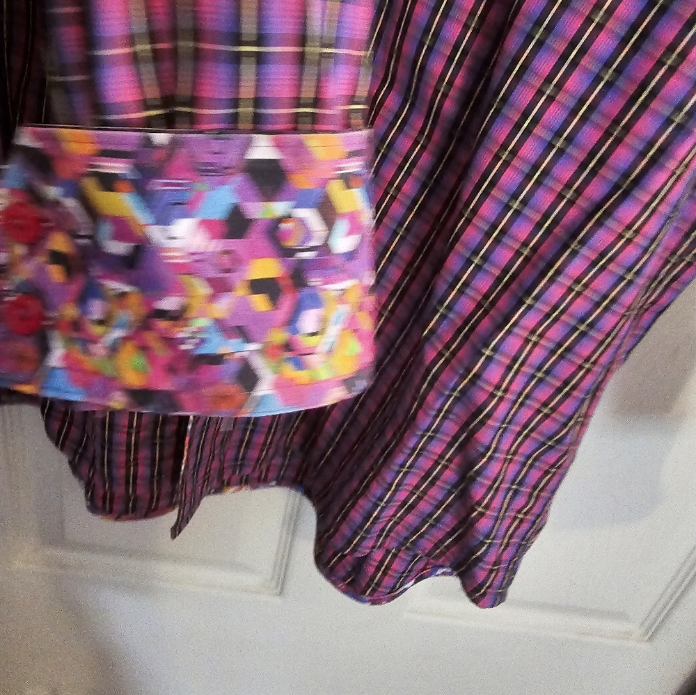 Robert Graham Medium Pink Checkered pattern flip cup